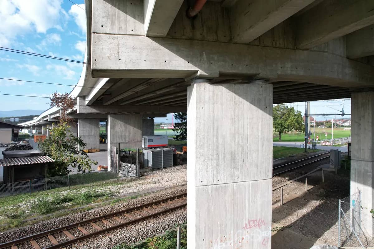 Inspection par drone des appuis d'un viaduc en Suisse